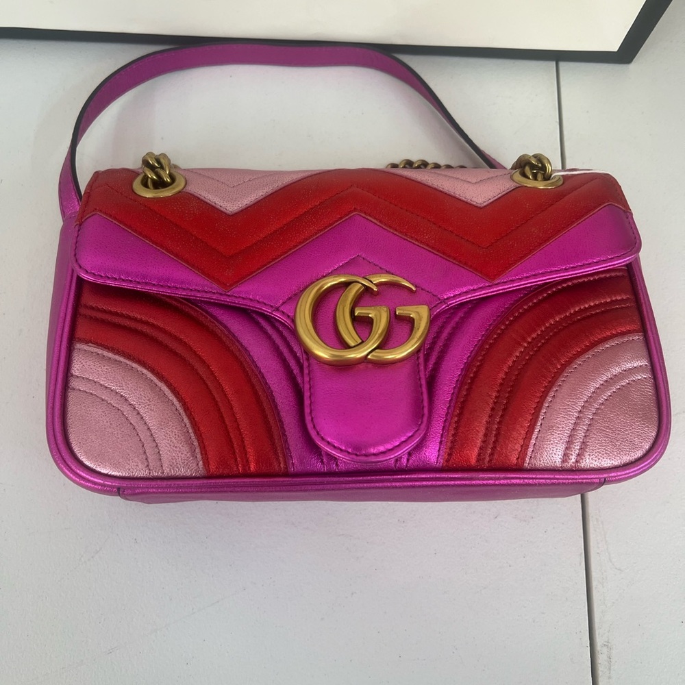 ❌SOLD❌Gucci Pink and Red Chevron Shoulder Bag